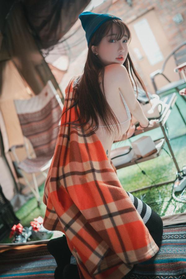    韩国美女孙乐乐-Son YeEun浪漫冬季露营私房写真，极致身材展露性感风情，户外帐篷女神诱惑大尺度套图第62张图片