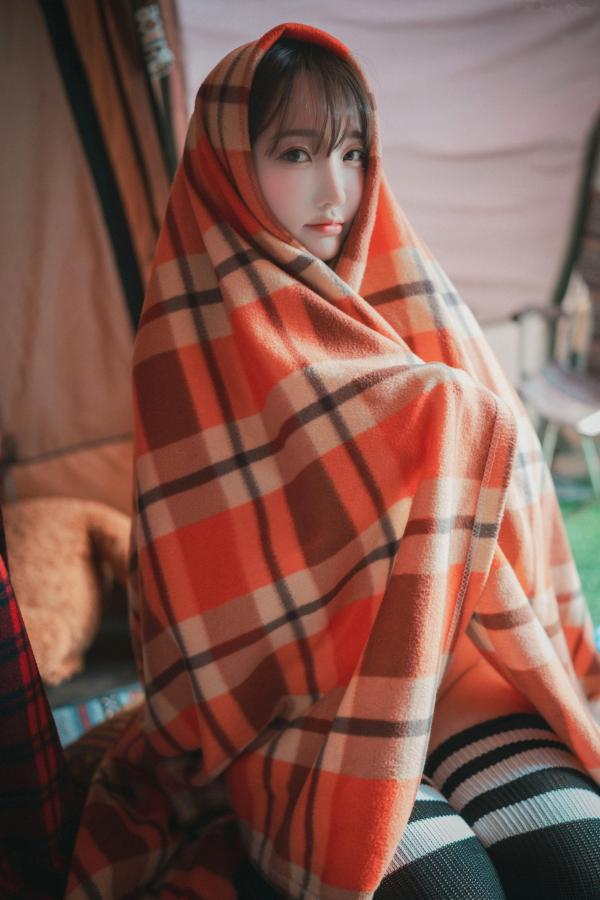   韩国美女孙乐乐-Son YeEun浪漫冬季露营私房写真，极致身材展露性感风情，户外帐篷女神诱惑大尺度套图第65张图片