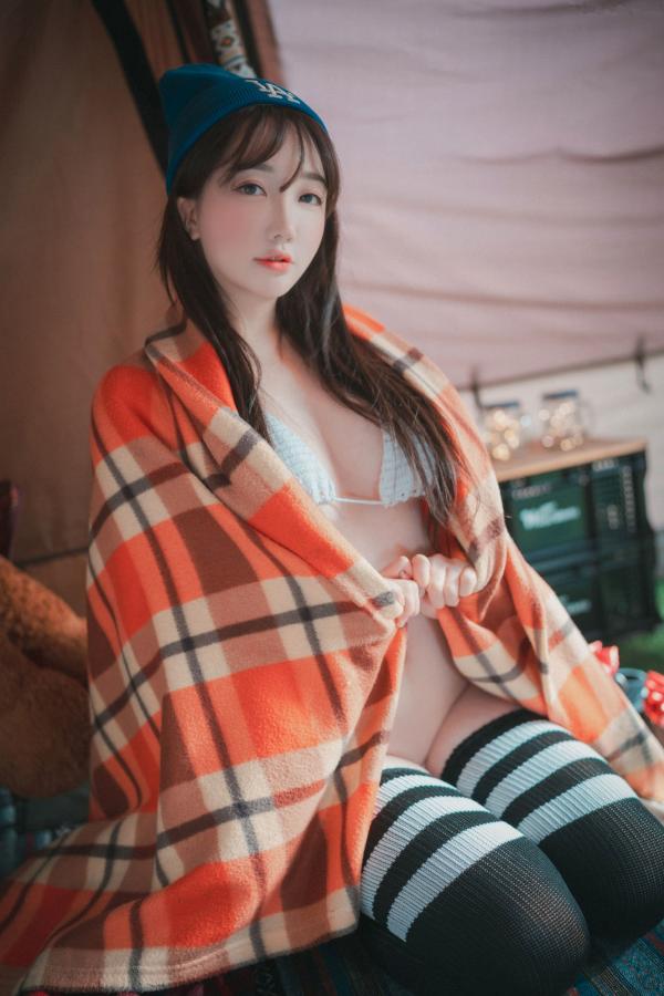    韩国美女孙乐乐-Son YeEun浪漫冬季露营私房写真，极致身材展露性感风情，户外帐篷女神诱惑大尺度套图第67张图片