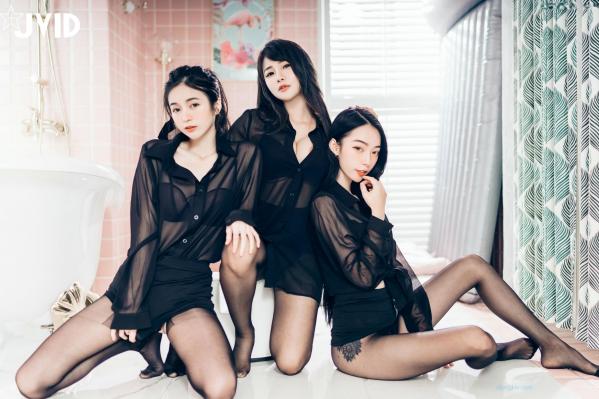    JVID乐乐与飘飘：职场诱惑下的黑丝终极奥义，双人私房亲密写真，极致身材视觉盛宴第3张图片