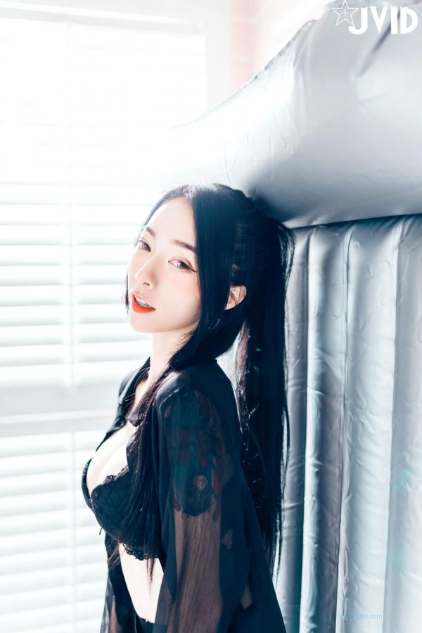    JVID乐乐与飘飘：职场诱惑下的黑丝终极奥义，双人私房亲密写真，极致身材视觉盛宴第31张图片