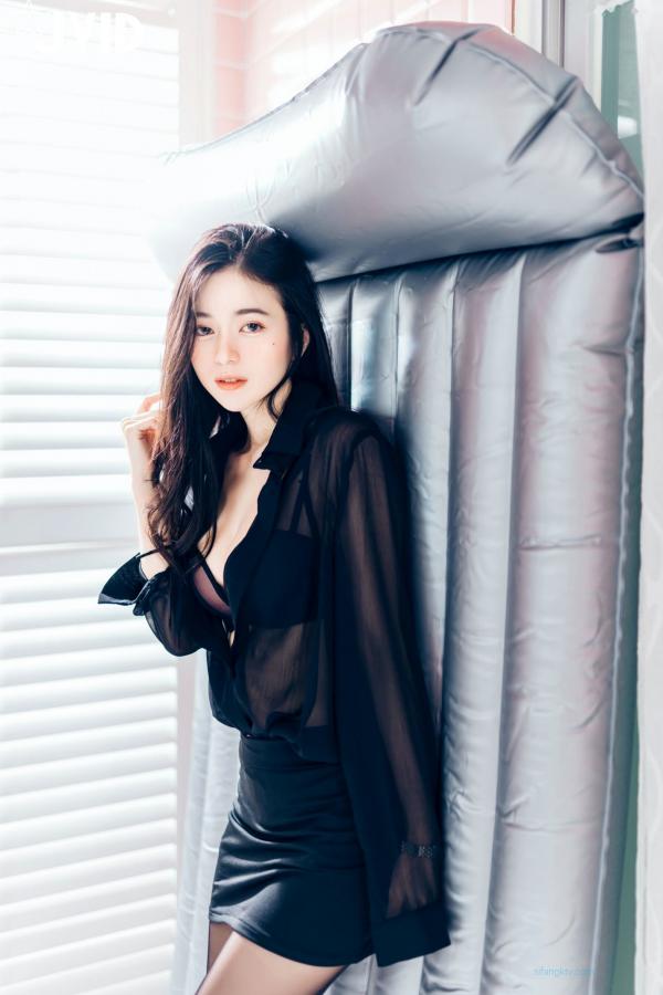    JVID乐乐与飘飘：职场诱惑下的黑丝终极奥义，双人私房亲密写真，极致身材视觉盛宴第37张图片