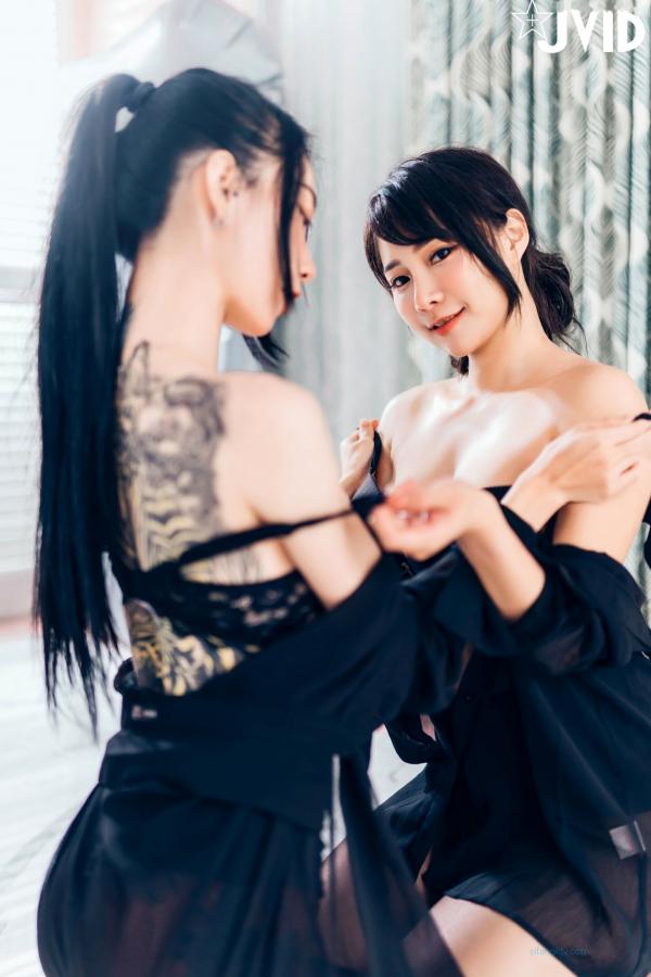    JVID乐乐与飘飘：职场诱惑下的黑丝终极奥义，双人私房亲密写真，极致身材视觉盛宴第50张图片