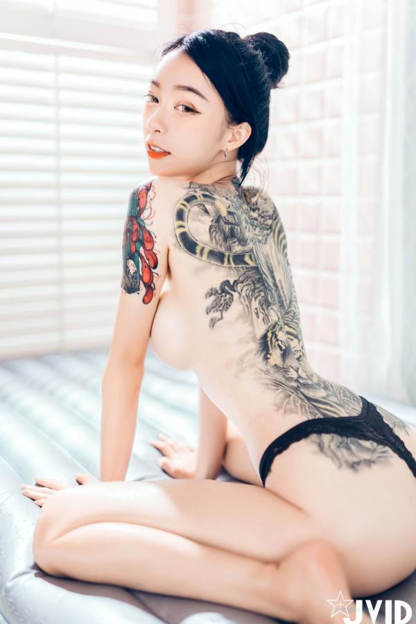    JVID乐乐与飘飘：职场诱惑下的黑丝终极奥义，双人私房亲密写真，极致身材视觉盛宴第152张图片