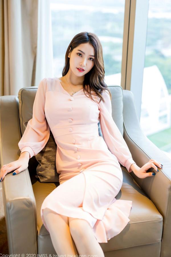    IMiss爱蜜社-476-方子萱-极致私房写真，粉色睡裙配红色蕾丝内衣，展现性感诱惑与纯欲气质魅力第43张图片