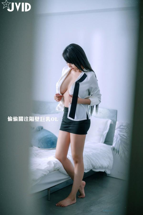    JVID乐乐私房写真：极致巨乳居家诱惑，无圣光大尺度冲击，绝美女神私密视觉分享第1张图片