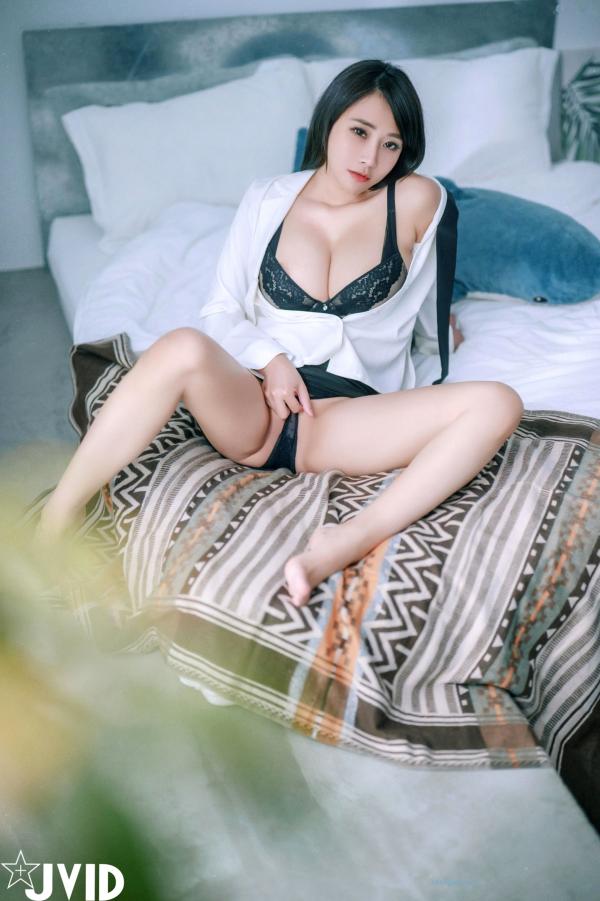    JVID乐乐私房写真：极致巨乳居家诱惑，无圣光大尺度冲击，绝美女神私密视觉分享第24张图片