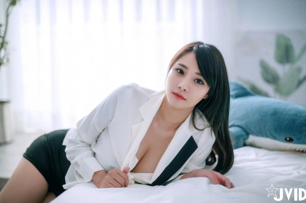    JVID乐乐私房写真：极致巨乳居家诱惑，无圣光大尺度冲击，绝美女神私密视觉分享第43张图片