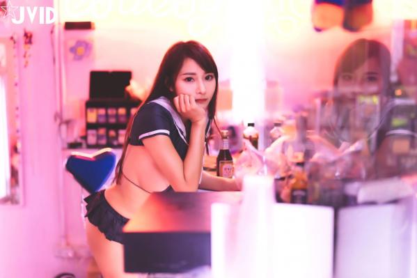    JVID-乐乐-槟榔西施：霓虹灯下的极致制服诱惑，火辣私房大尺度写真第18张图片