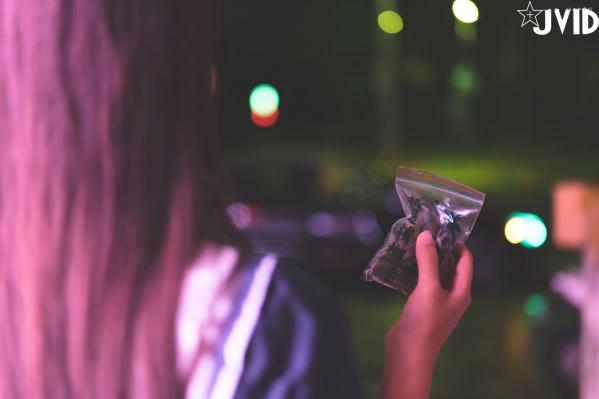    JVID-乐乐-槟榔西施：霓虹灯下的极致制服诱惑，火辣私房大尺度写真第28张图片