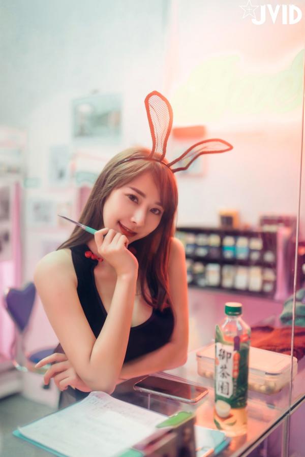   JVID-乐乐-槟榔西施：霓虹灯下的极致制服诱惑，火辣私房大尺度写真第44张图片
