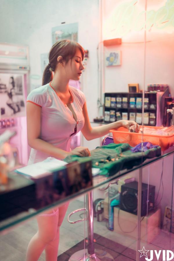    JVID-乐乐-槟榔西施：霓虹灯下的极致制服诱惑，火辣私房大尺度写真第59张图片