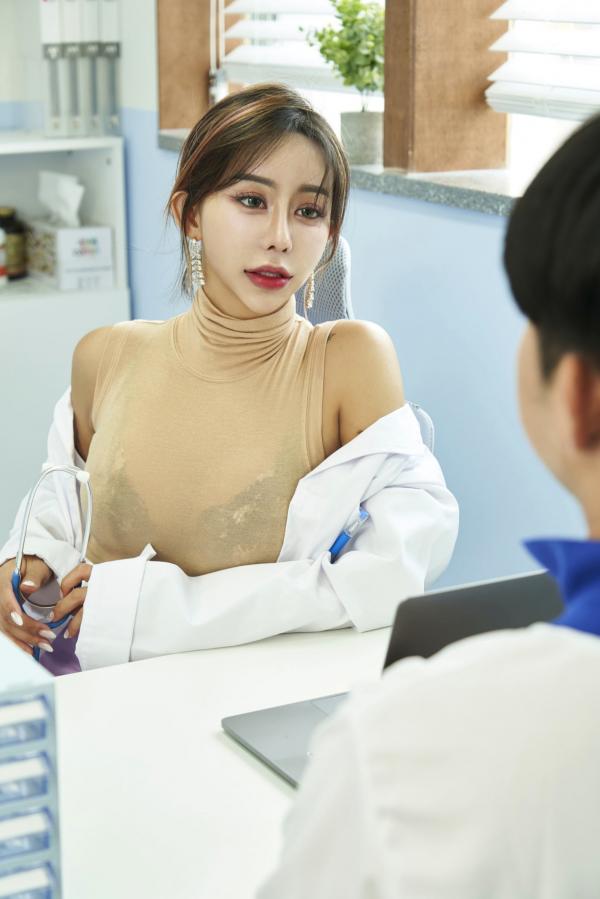    韩国美女-Magarin-校园护士-制服诱惑与黑丝角色扮演，医疗室内的冷艳写真集，尽显曼妙身姿第2张图片