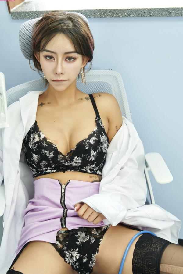    韩国美女-Magarin-校园护士-制服诱惑与黑丝角色扮演，医疗室内的冷艳写真集，尽显曼妙身姿第24张图片