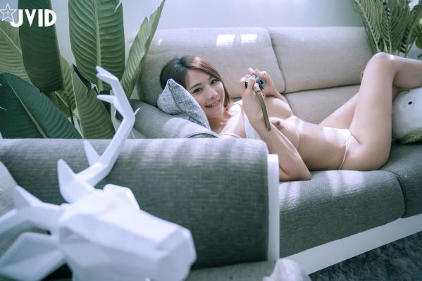    JVID-乐乐-性感晨光，居家私房写真，与猫互动尽显慵懒迷人姿态，傲人身姿极致诱惑第15张图片