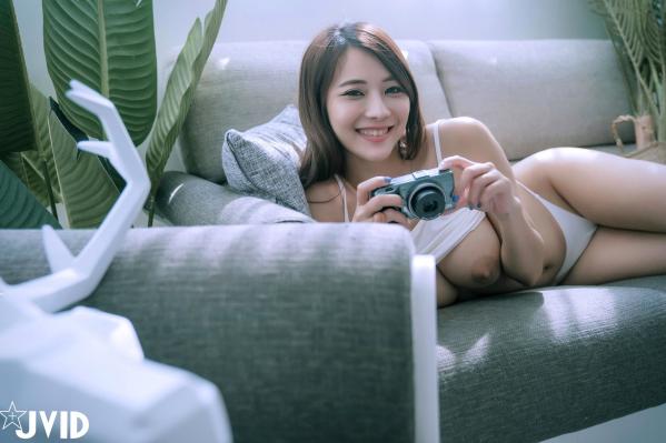    JVID-乐乐-性感晨光，居家私房写真，与猫互动尽显慵懒迷人姿态，傲人身姿极致诱惑第16张图片