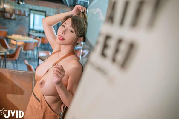    JVID-乐乐：寂寞旅人咖啡馆围裙诱惑，大尺度私房写真演绎极致性感美臀与傲人身材第49张图片