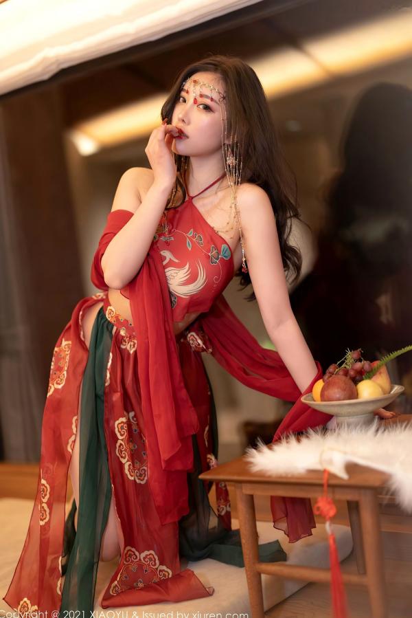    XiaoYu语画界-杨晨晨Sugar-丽江心愿旅拍红色古装肚兜-典雅古典韵味-酒店私房摄影第24张图片