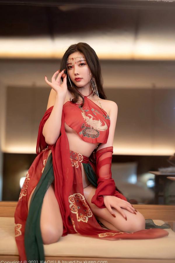    XiaoYu语画界-杨晨晨Sugar-丽江心愿旅拍红色古装肚兜-典雅古典韵味-酒店私房摄影第27张图片