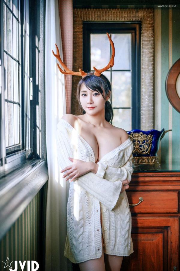    JVID-乐乐-完美曲线鹿角尤物，大尺度私房写真，性感针织与内衣角色扮演，白嫩肌肤极致诱惑第2张图片