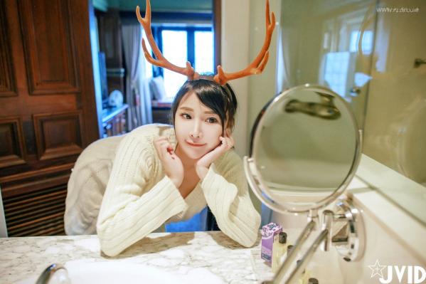    JVID-乐乐-完美曲线鹿角尤物，大尺度私房写真，性感针织与内衣角色扮演，白嫩肌肤极致诱惑第10张图片