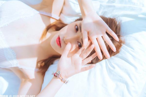    MTCos喵糖映画-YML.003-骄阳少女：海景私房针织诱惑，纯欲系气质女神清新演绎第10张图片
