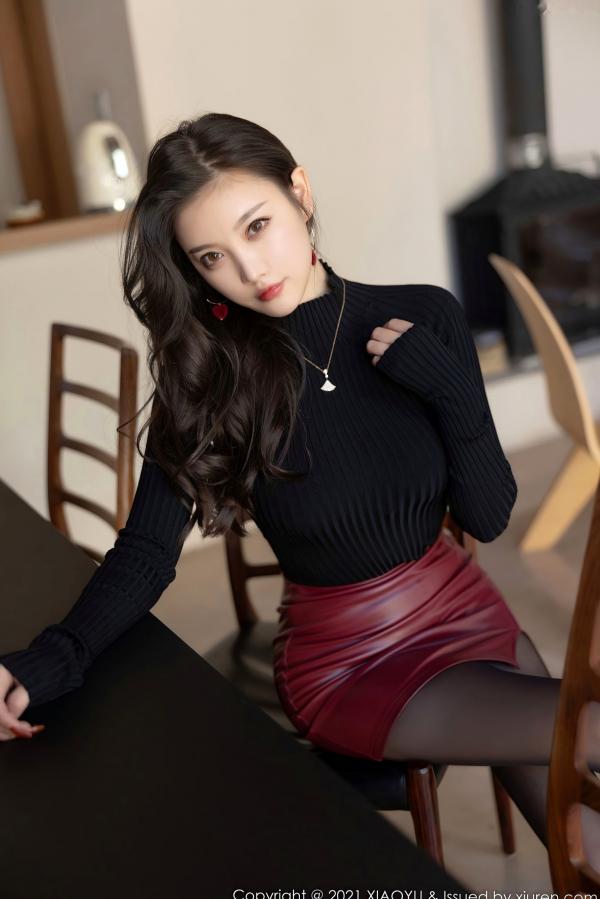    XiaoYu语画界：杨晨晨Sugar私房写真，红色紧身皮短裙配黑丝展现满分身材，诱惑力爆棚的室内大尺度御姐佳作。第21张图片
