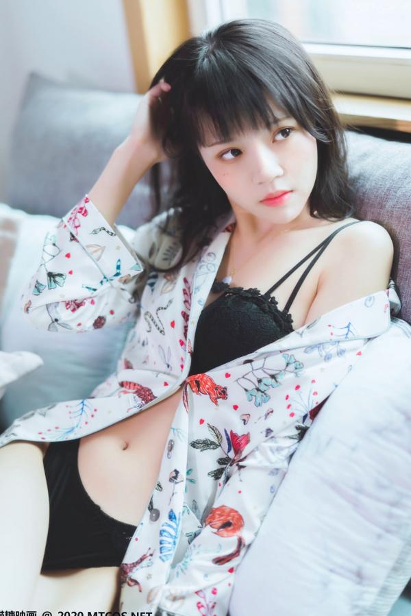    MTCos喵糖映画-YML.002-花色衬衣美少女：清新纯欲私房照，蕾丝内衣慵懒家居，治愈系少女写真第1张图片