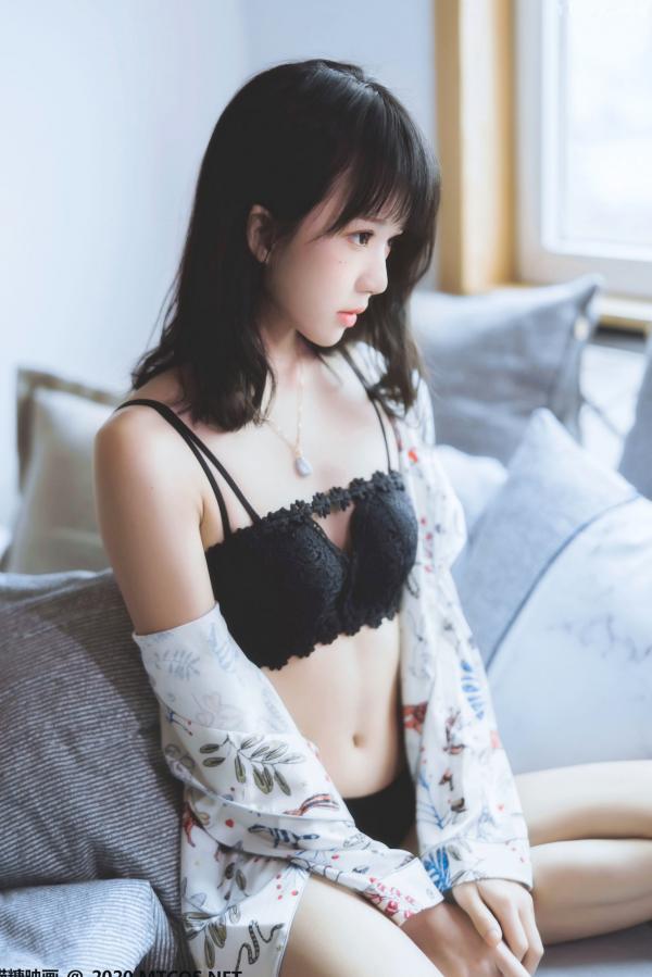    MTCos喵糖映画-YML.002-花色衬衣美少女：清新纯欲私房照，蕾丝内衣慵懒家居，治愈系少女写真第8张图片