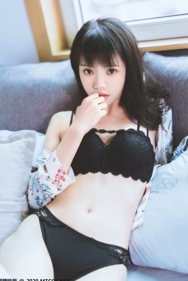    MTCos喵糖映画-YML.002-花色衬衣美少女：清新纯欲私房照，蕾丝内衣慵懒家居，治愈系少女写真第18张图片