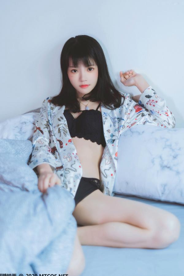    MTCos喵糖映画-YML.002-花色衬衣美少女：清新纯欲私房照，蕾丝内衣慵懒家居，治愈系少女写真第19张图片