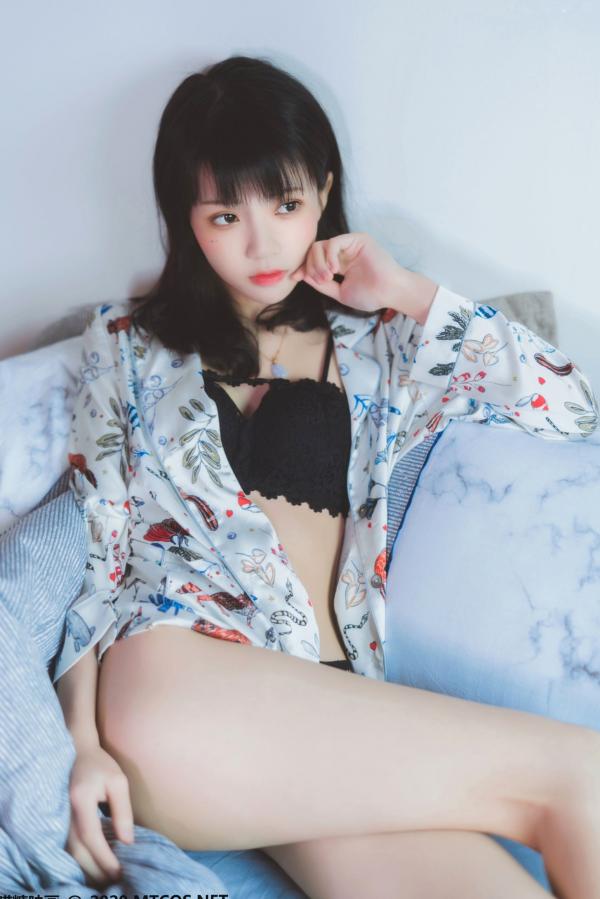    MTCos喵糖映画-YML.002-花色衬衣美少女：清新纯欲私房照，蕾丝内衣慵懒家居，治愈系少女写真第20张图片