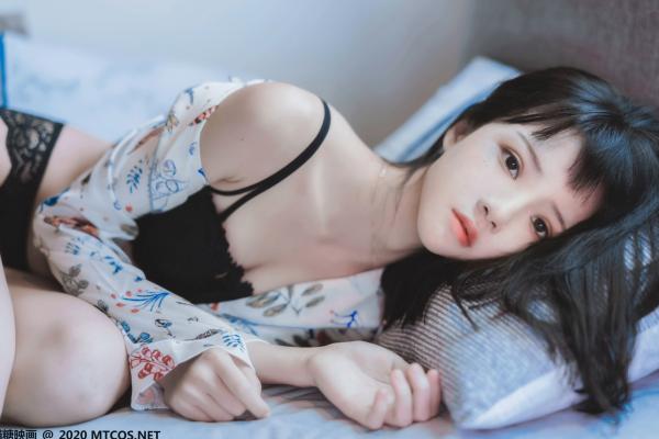    MTCos喵糖映画-YML.002-花色衬衣美少女：清新纯欲私房照，蕾丝内衣慵懒家居，治愈系少女写真第27张图片