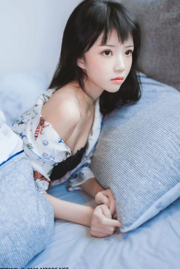    MTCos喵糖映画-YML.002-花色衬衣美少女：清新纯欲私房照，蕾丝内衣慵懒家居，治愈系少女写真第30张图片