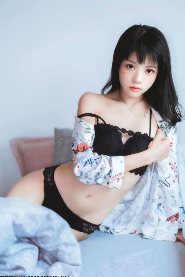    MTCos喵糖映画-YML.002-花色衬衣美少女：清新纯欲私房照，蕾丝内衣慵懒家居，治愈系少女写真第31张图片