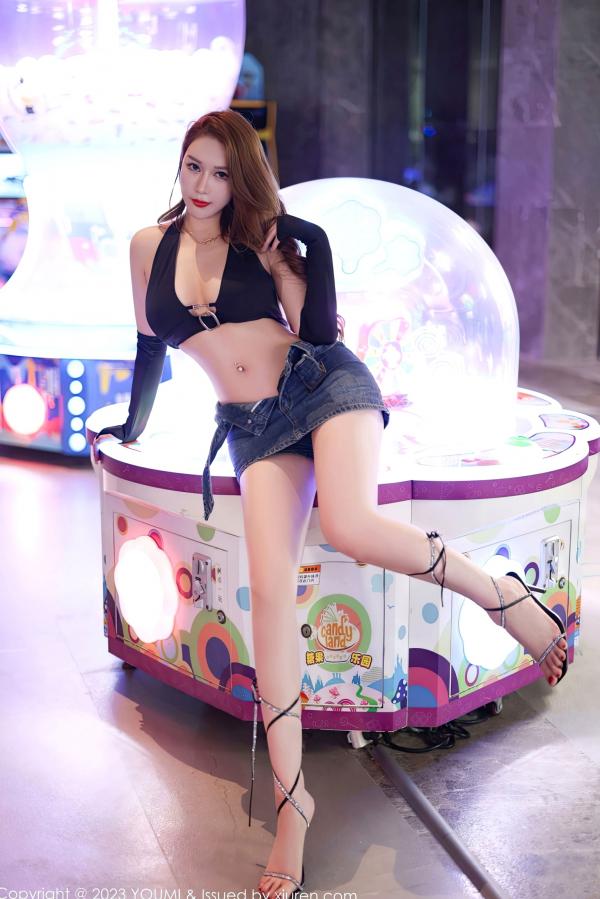    YouMi尤蜜荟886期：尤妮丝Egg极致诱惑，黑色镂空服饰私房写真，室内大尺度性感魅力，冷艳美腿诱惑无限。第2张图片