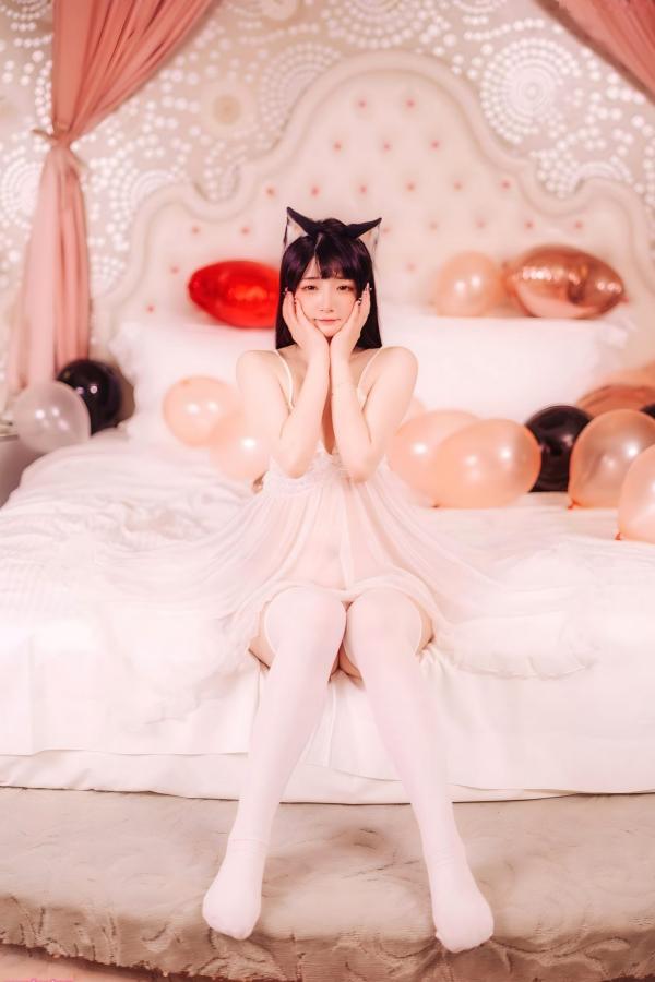    落落Raku-Happy-Birthday-Raku生日主题私房写真，猫女装扮配白丝诱惑，唯美居家生日派对盛宴第17张图片