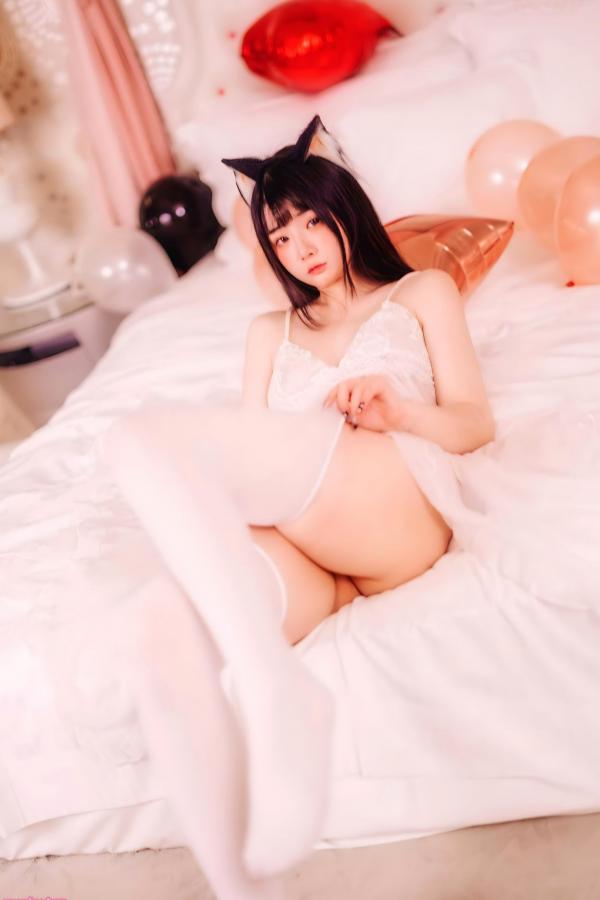    落落Raku-Happy-Birthday-Raku生日主题私房写真，猫女装扮配白丝诱惑，唯美居家生日派对盛宴第37张图片