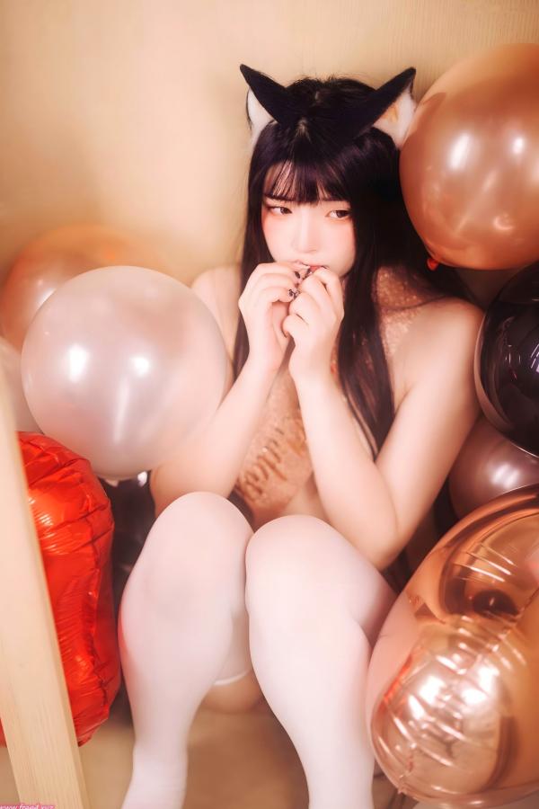   落落Raku-Happy-Birthday-Raku生日主题私房写真，猫女装扮配白丝诱惑，唯美居家生日派对盛宴第39张图片