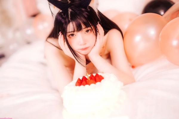    落落Raku-Happy-Birthday-Raku生日主题私房写真，猫女装扮配白丝诱惑，唯美居家生日派对盛宴第44张图片
