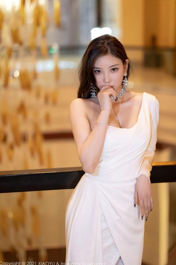    杨晨晨Sugar白色礼服女神写真，优雅长裙配白丝，尽显高贵冷艳性感气质，极品私房唯美视觉系列第19张图片
