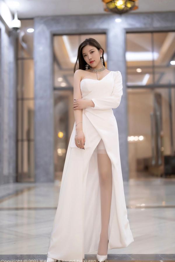    杨晨晨Sugar白色礼服女神写真，优雅长裙配白丝，尽显高贵冷艳性感气质，极品私房唯美视觉系列第27张图片