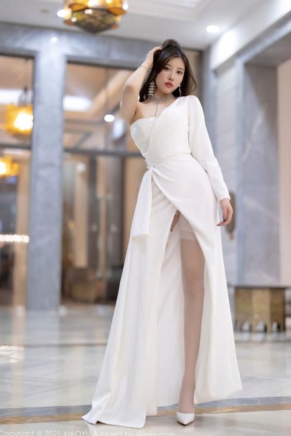    杨晨晨Sugar白色礼服女神写真，优雅长裙配白丝，尽显高贵冷艳性感气质，极品私房唯美视觉系列第28张图片