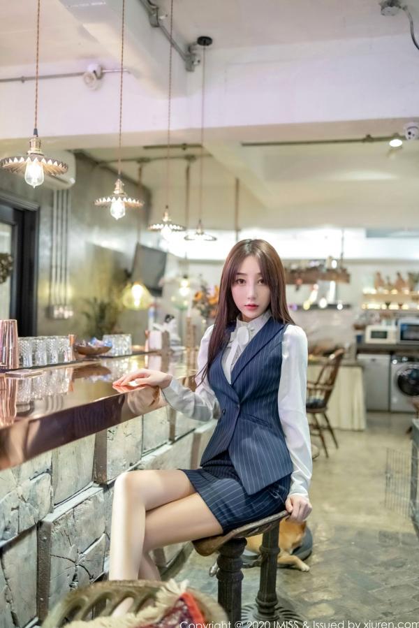    IMiss爱蜜社-438-九月生-OL职业装豪车内饰写真，极致丝袜美腿诱惑与干练通勤时尚第1张图片