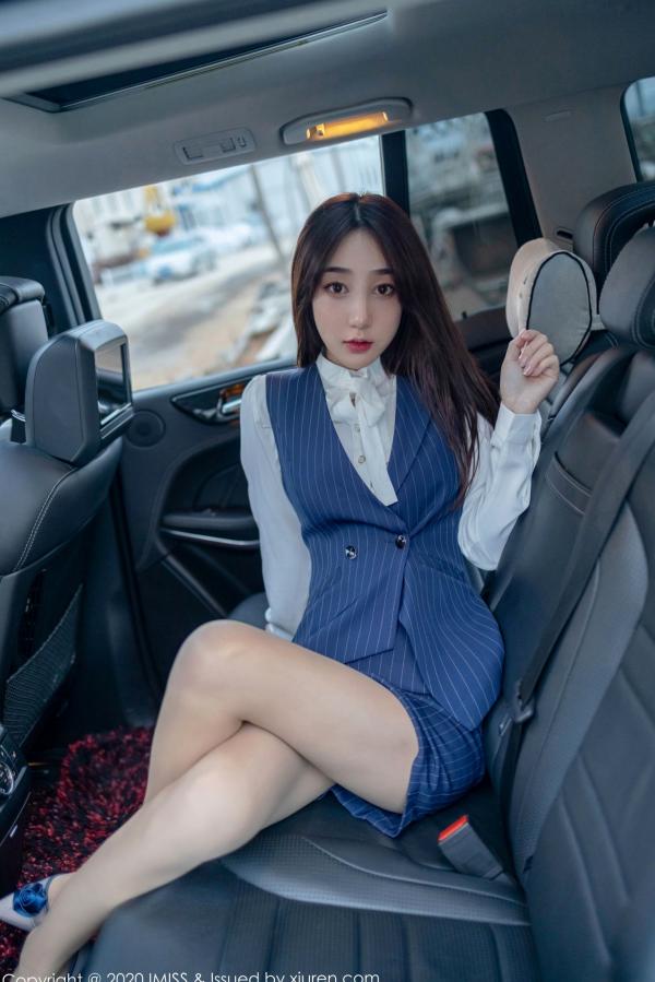    IMiss爱蜜社-438-九月生-OL职业装豪车内饰写真，极致丝袜美腿诱惑与干练通勤时尚第14张图片