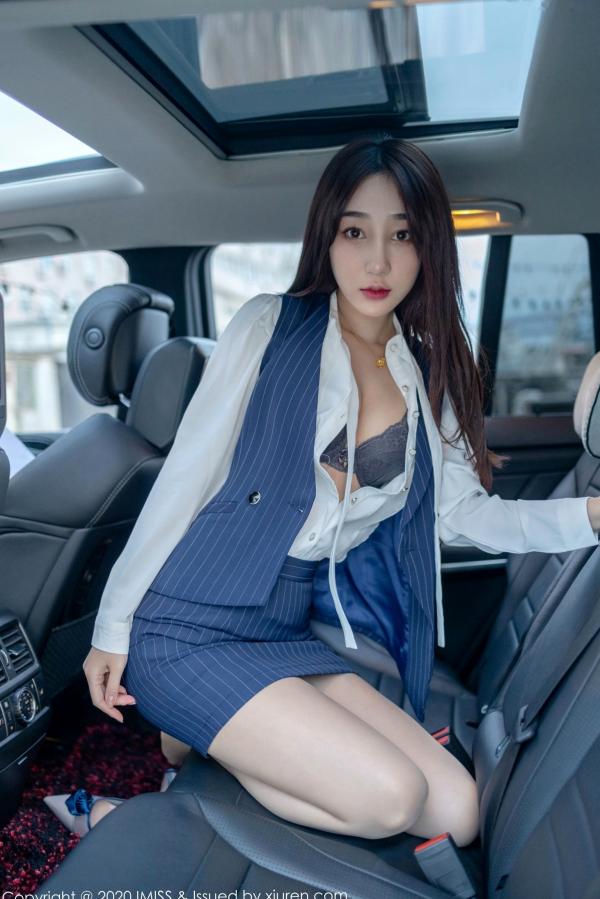   IMiss爱蜜社-438-九月生-OL职业装豪车内饰写真，极致丝袜美腿诱惑与干练通勤时尚第22张图片