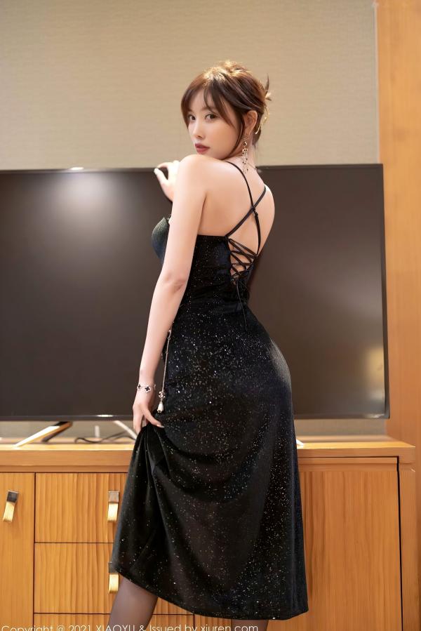    【杨晨晨Sugar】XiaoYu语画界：绝美深V黑亮片礼裙，搭配极致超薄黑丝，展现撩人御姐范，优雅风情与诱惑大尺度写真欣赏第6张图片