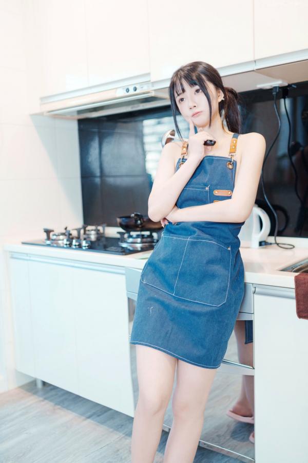    落落Raku-Your-Waifu-2022.12月订阅：清新治愈居家私房照，萌宠相伴尽显少女诱惑第60张图片