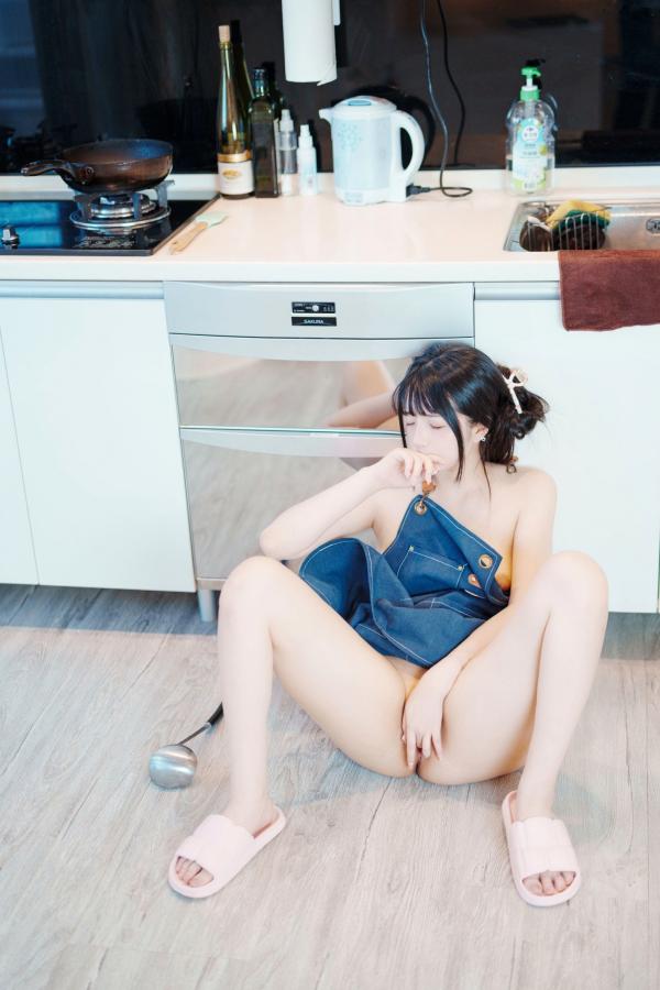    落落Raku-Your-Waifu-2022.12月订阅：清新治愈居家私房照，萌宠相伴尽显少女诱惑第71张图片