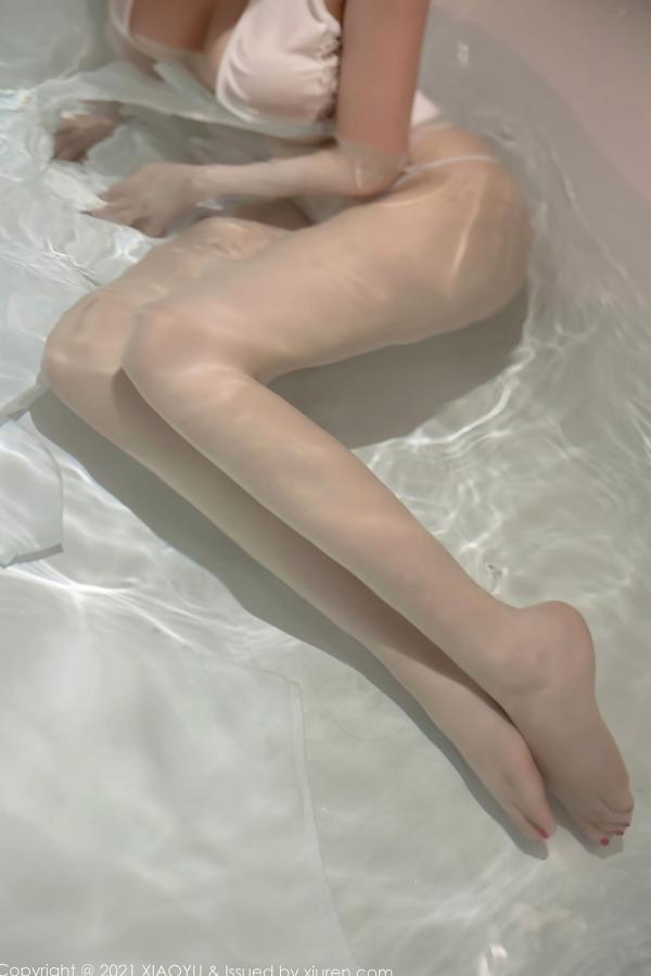    杨晨晨Sugar-XiaoYu语画界：私房浴室白色蕾丝与肉丝诱惑，湿身唯美写真，大尺度视觉盛宴第64张图片